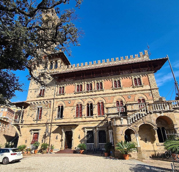 Mackenzie Castle, Italy